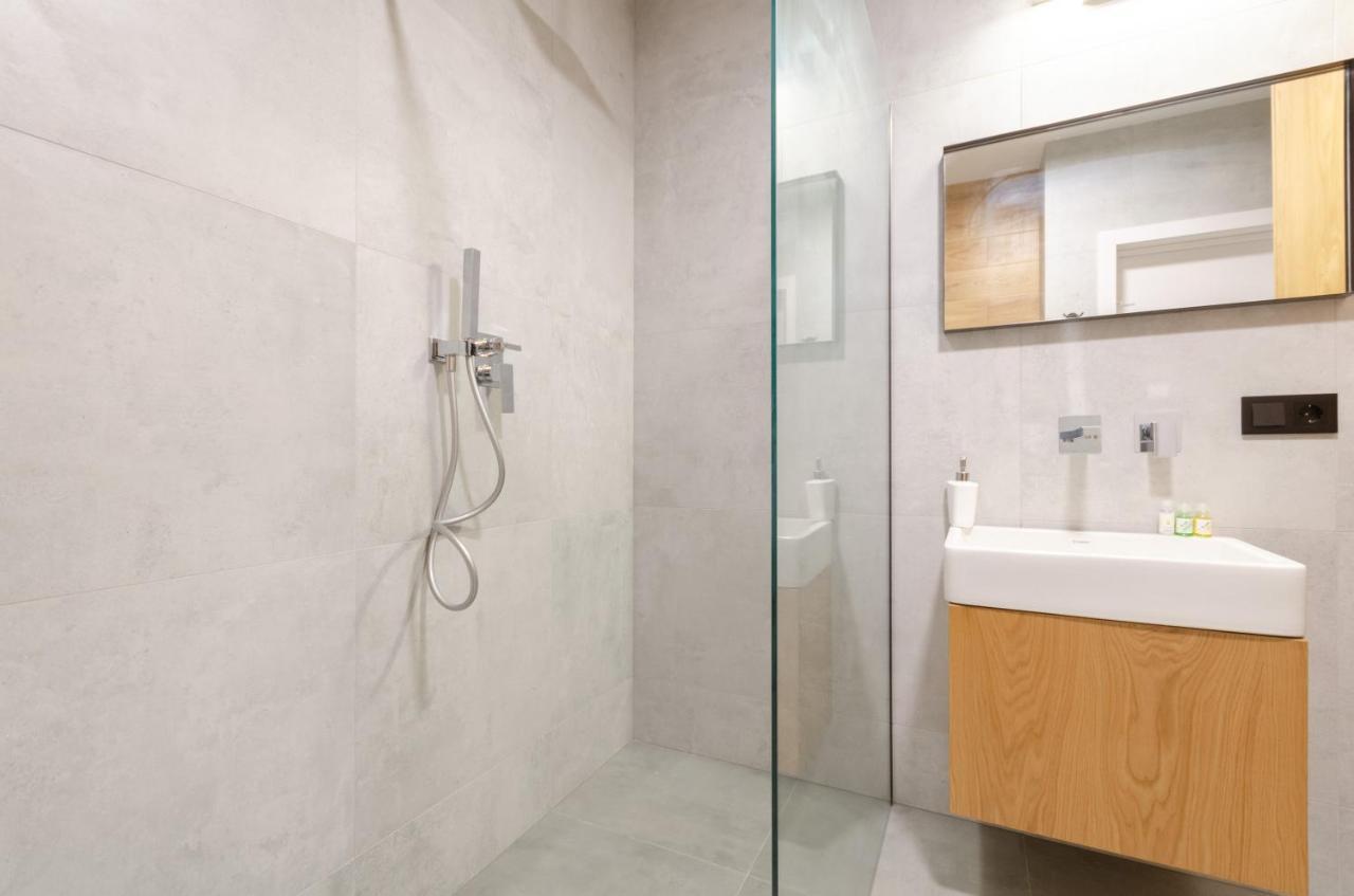 Petrovdom 12-95 Loft Apartments At Rc Kvartet, 16Г Vasyl Lypkivskyi Street Kiev Esterno foto